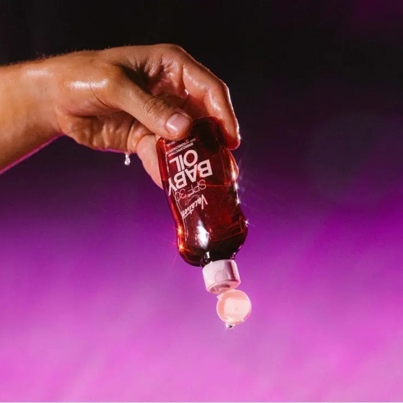 VACATION Baby Oil SPF 30 The Ultimate Shine - Picture 4 of 8